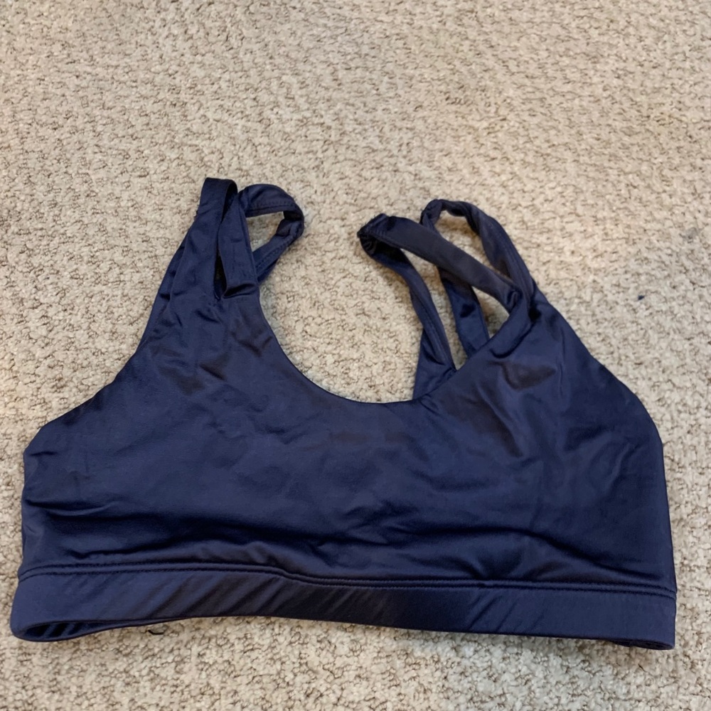 Nike sports bra sz small   Never worn.